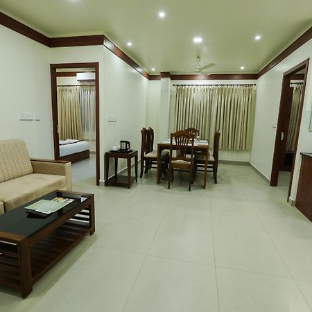 Royalton Residency Hotel Mundakayam Exterior photo