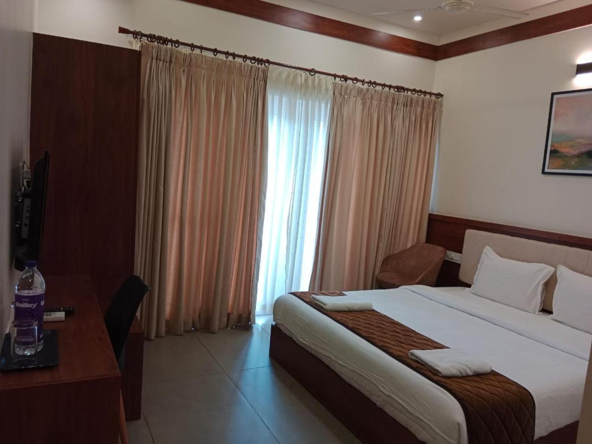 Royalton Residency Hotel Mundakayam Exterior photo