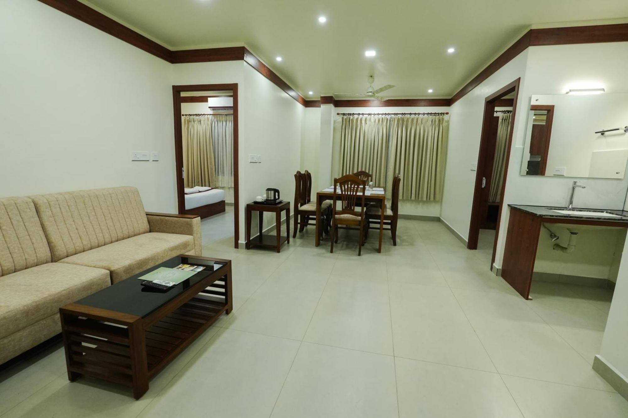 Royalton Residency Hotel Mundakayam Exterior photo
