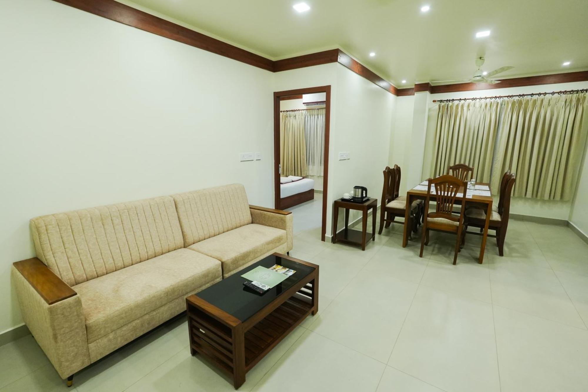 Royalton Residency Hotel Mundakayam Exterior photo